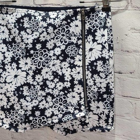 Abercrombie Kids Floral Black and white skirt - Picture 6 of 14